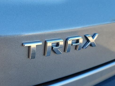 Used 2025 Chevrolet Trax LT FWD image 11