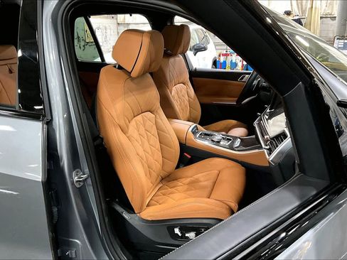Used 2025 BMW X5 M60i image 8