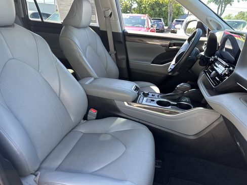Used 2021 Toyota Highlander Limited AWD/4WD image 13