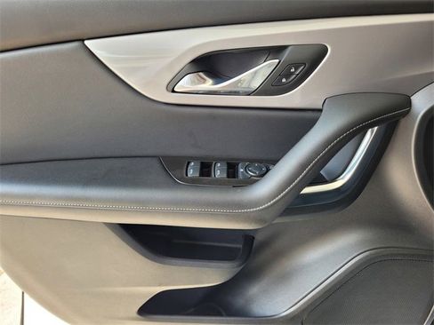 Used 2025 Chevrolet Blazer LT image 18