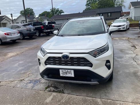 Used 2020 Toyota RAV4 Limited AWD/4WD image 10