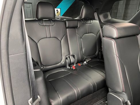 Used 2025 Honda Pilot Black Edition image 30