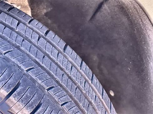 Used 2021 Chevrolet Traverse LT image 23