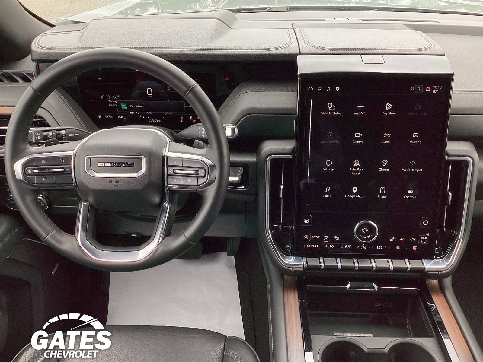 Used 2025 GMC Yukon XL Denali AWD/4WD image 18