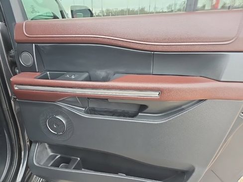 Used 2023 Ford Expedition Max Limited image 38