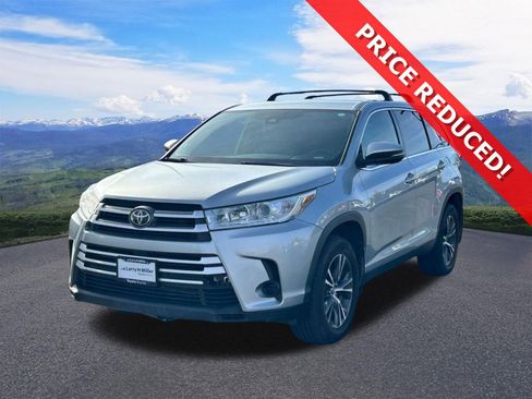 Used 2019 Toyota Highlander LE image 1