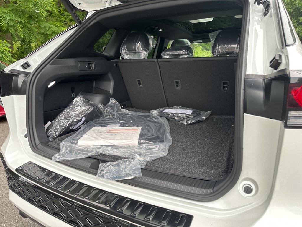New 2026 Volkswagen Tiguan SE R-Line AWD/4WD image 18
