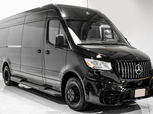 Used 2024 Mercedes-Benz Sprinter 3500 image 3