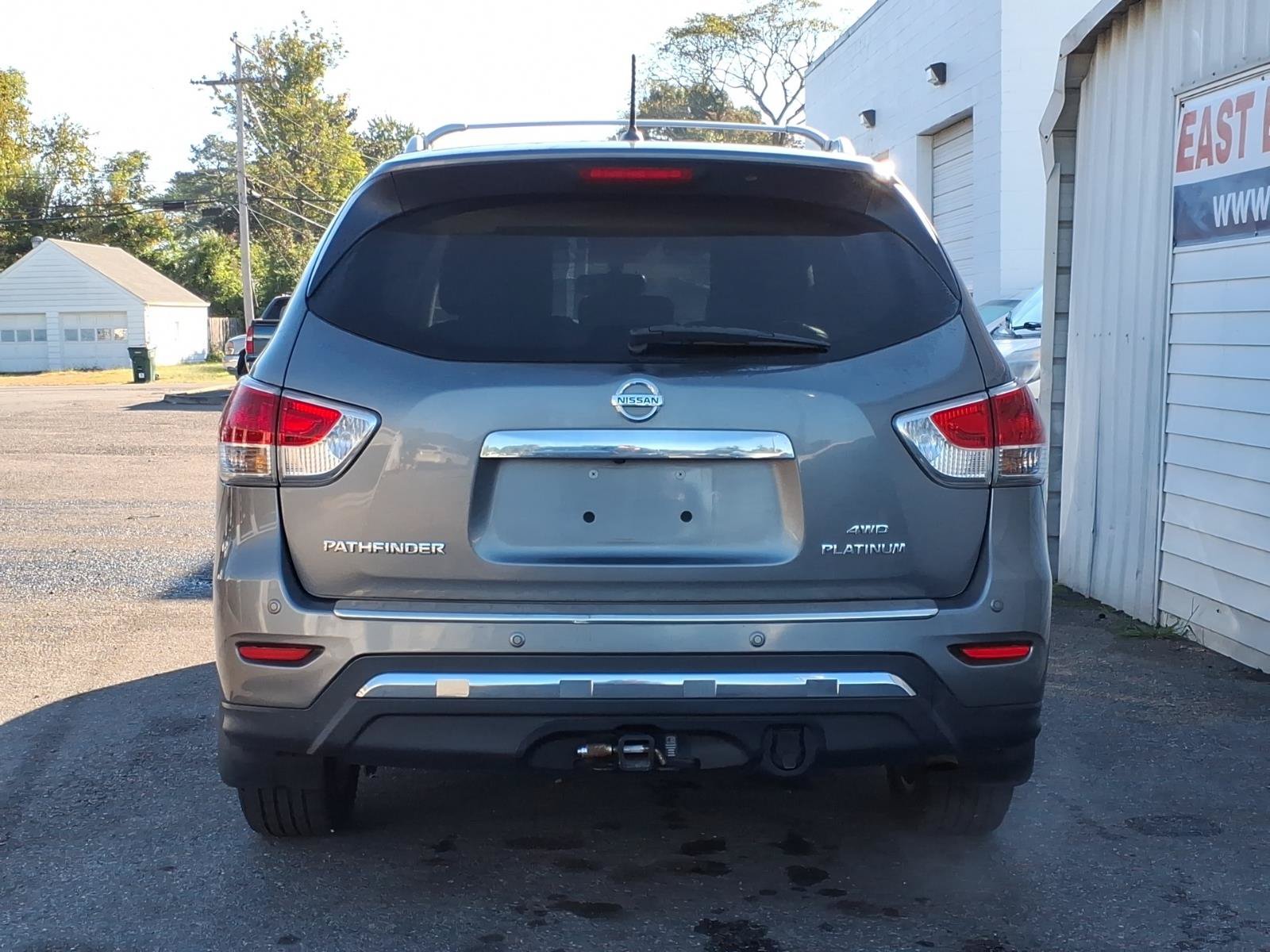 Used 2015 Nissan Pathfinder Platinum w/ Cargo Package FWD image 4