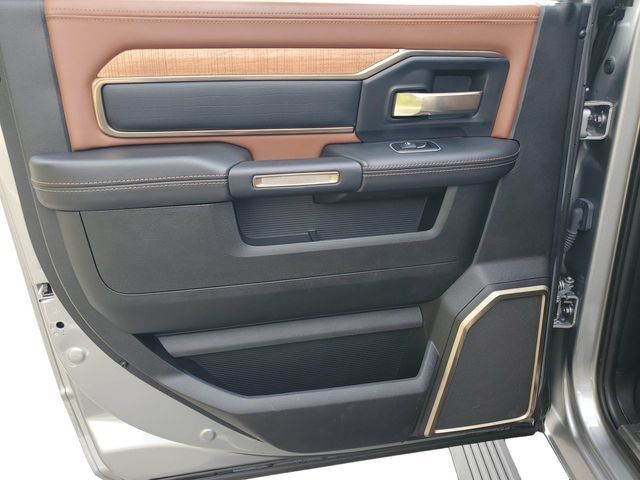 Used 2022 RAM 3500 Limited AWD/4WD image 25