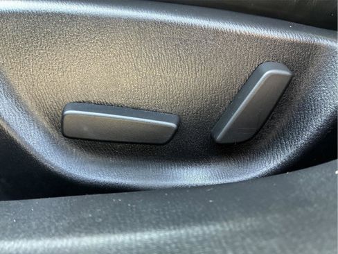Used 2018 MAZDA MAZDA3 Touring FWD image 17