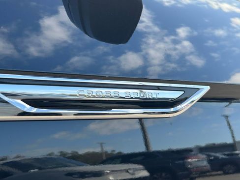 Used 2024 Volkswagen Atlas Cross Sport SE image 37