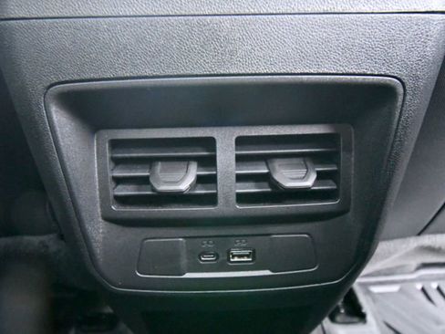 Used 2024 Chevrolet Colorado Z71 w/ Z71 Convenience Package 2 AWD/4WD image 35