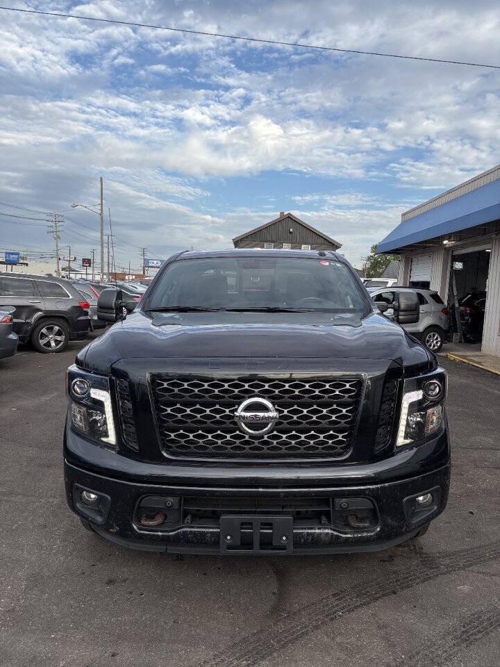 Used 2018 Nissan Titan SV AWD/4WD image 3