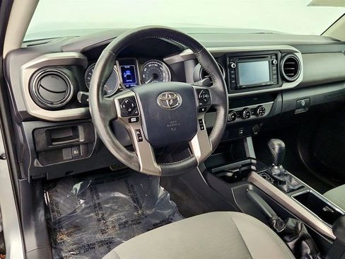 Used 2018 Toyota Tacoma SR5 RWD image 12