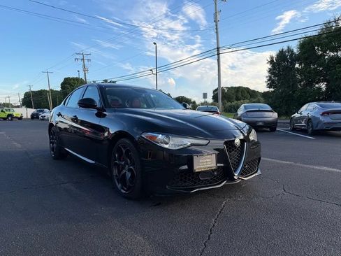 Used 2018 Alfa Romeo Giulia Ti Sport w/ Quick Order Package 22S Sport AWD/4WD image 4