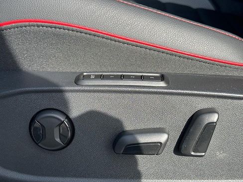 Used 2025 Volkswagen GTI SE FWD image 20