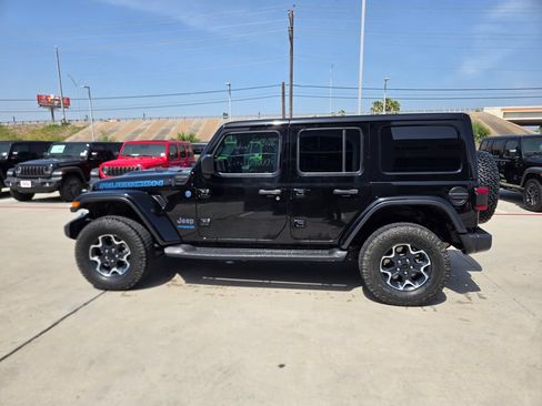Used 2022 Jeep Wrangler Unlimited Rubicon 4xe w/ Cold Weather Group AWD/4WD image 6