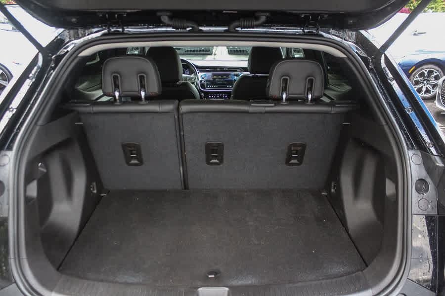 Used 2023 Chevrolet Bolt EUV Premier w/ Redline Edition FWD image 32