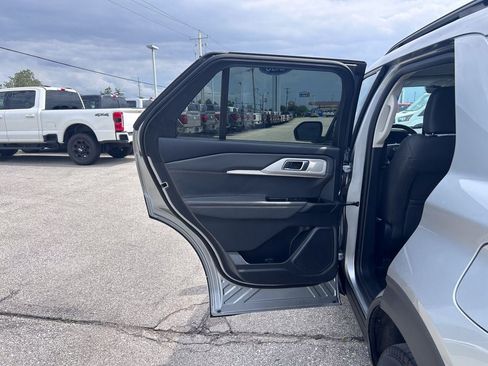 Used 2025 Ford Explorer Active w/ Active Comfort Package AWD/4WD image 15