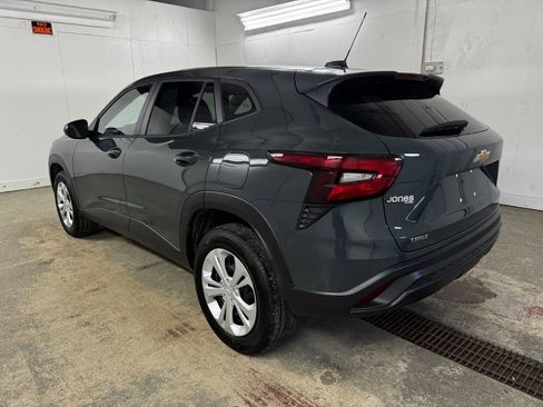 Used 2025 Chevrolet Trax LS image 6