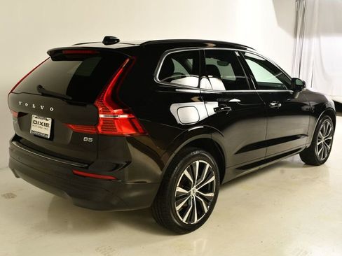 Used 2022 Volvo XC60 B5 Momentum w/ Protection Package Premier image 8