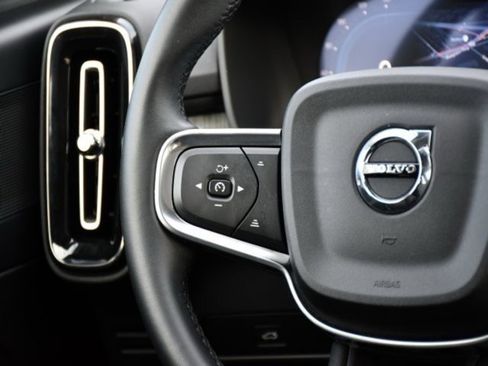 Certified 2025 Volvo XC40 B5 Core image 20
