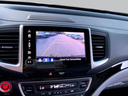 Used 2018 Honda Pilot Touring image 29