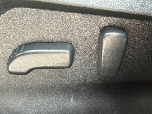 Used 2020 Subaru Crosstrek 2.0i Limited w/ Moonroof Package w/Navigation image 36