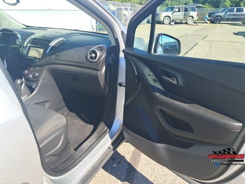 Used 2015 Chevrolet Trax LS FWD image 21