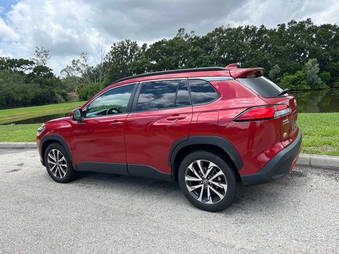 Used 2022 Toyota Corolla Cross XLE FWD image 4