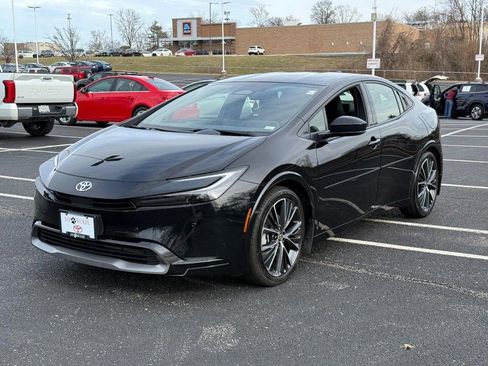 Used 2025 Toyota Prius XLE image 10
