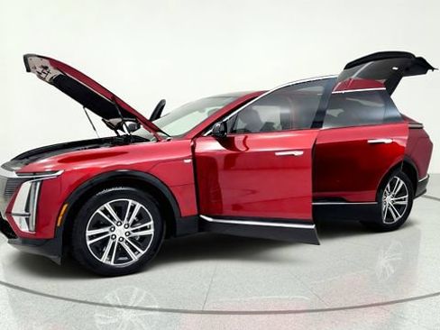 Used 2024 Cadillac Lyriq Luxury AWD/4WD image 14