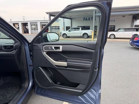 Used 2021 Ford Explorer XLT w/ Equipment Group 202A RWD image 29