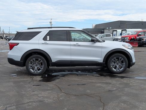 New 2026 Ford Explorer Active image 3