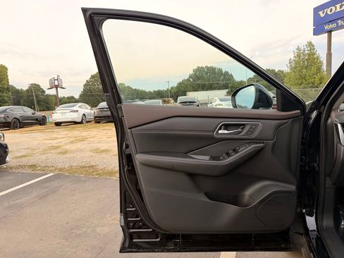 Used 2021 Nissan Rogue SL w/ Premium Package AWD/4WD image 16