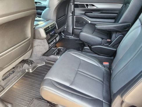 Used 2024 Jeep Wagoneer Series II image 29