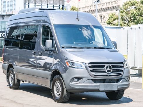 Used 2024 Mercedes-Benz Sprinter 2500 image 3