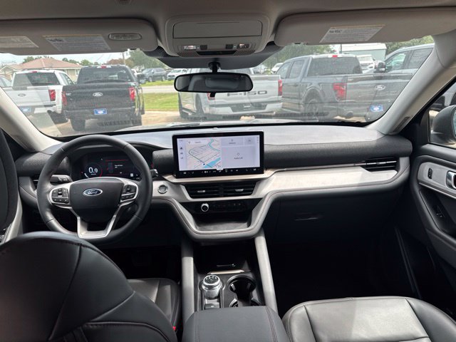 Used 2025 Ford Explorer Active w/ Active Comfort Package RWD image 7