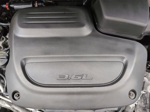 Certified 2024 Chrysler Pacifica Touring-L image 15