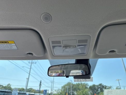 Certified 2025 Hyundai Venue SE image 34