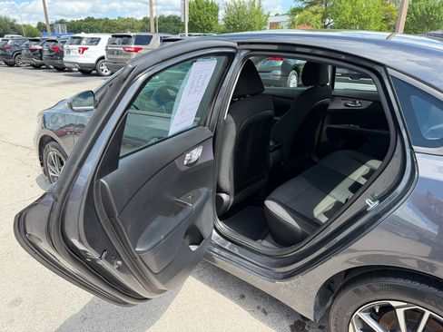 Used 2022 Kia Forte LXS FWD image 11