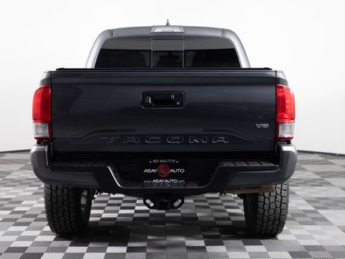 Used 2017 Toyota Tacoma TRD Sport w/ Tow Package (A/T) image 6