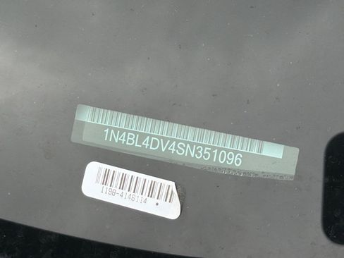 Used 2025 Nissan Altima 2.5 SV FWD image 2