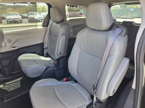 Used 2023 Toyota Sienna Limited AWD/4WD image 12