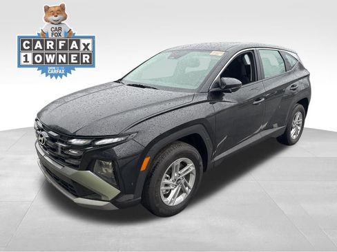 Used 2025 Hyundai Tucson SE image 3