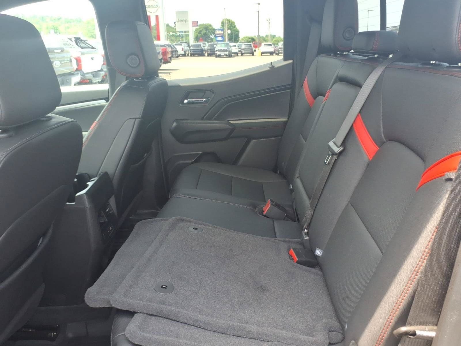 Used 2023 Chevrolet Colorado Z71 w/ Z71 Convenience Package 2 AWD/4WD image 8