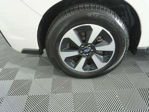 Used 2018 Subaru Forester 2.5i Premium AWD/4WD image 16