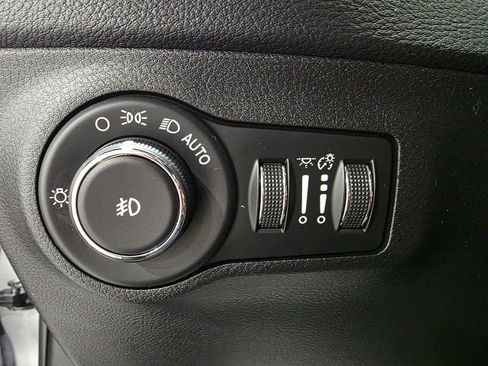 Used 2019 Jeep Compass Altitude w/ Cold Weather Group image 34