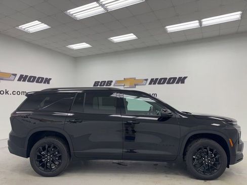 New 2026 Chevrolet Traverse LT w/ Midnight/Sport Edition FWD image 4
